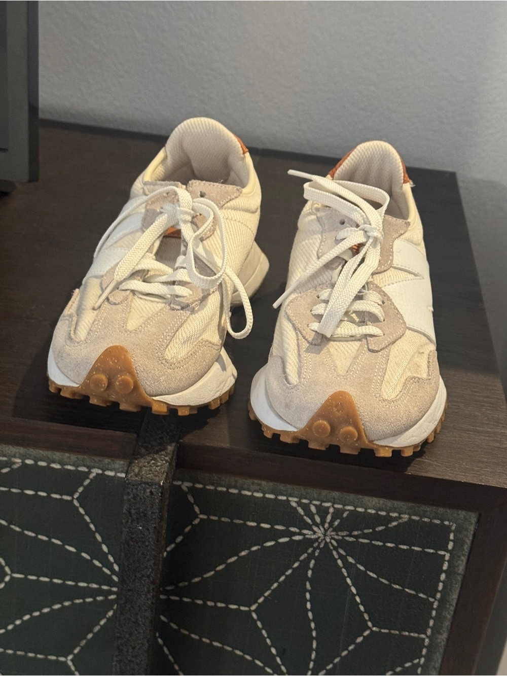 NEW BALANCE 327 Womens Shoes - Picture 4 of 10
